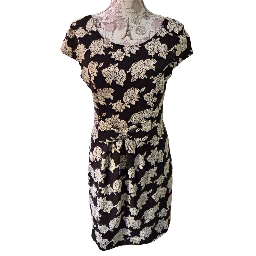 NWT textured Black White Floral Cap Sleeve Tie Waist Dress Size M date night